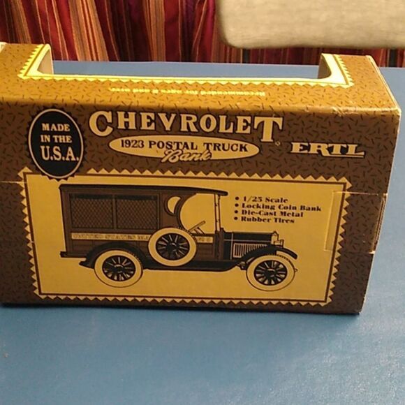 1923 Postal Truck Bank - Black and Green 1/25 scale Ertl Locking Coin Bank - Picture 3 of 6
